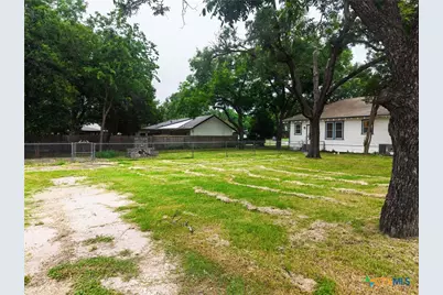 308 W 1st Street, Lampasas, TX 76550 - Photo 31