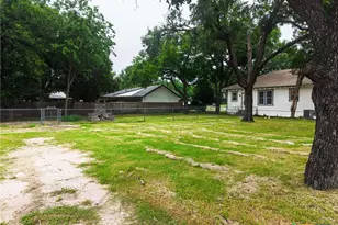308 W 1st St, Lampasas, TX 76550 - Photo 31
