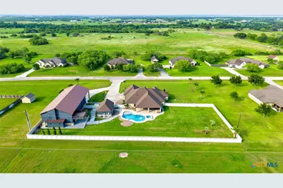 121 Spring Ridge, Victoria, TX 77904 - Photo 3