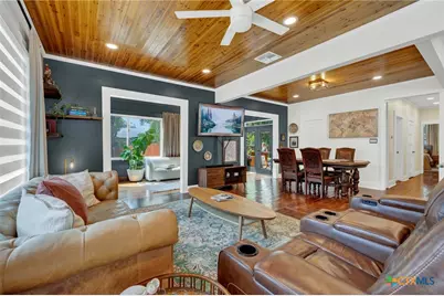 225 S Live Oak Avenue, New Braunfels, TX 78130 - Photo 7