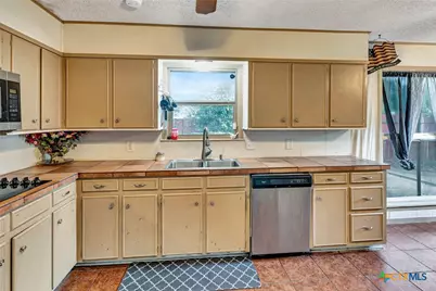101 N Crescent Drive, Victoria, TX 77901 - Photo 19