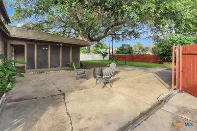 101 N Crescent Drive, Victoria, TX 77901 - Photo 35