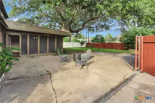101 N Crescent Dr, Victoria, TX 77901 - Photo 35