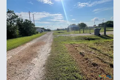1305 E Toledo, Seadrift, TX 77983 - Photo 5