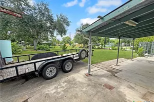 204 E Austin St, Port Lavaca, TX 77979 - Photo 13