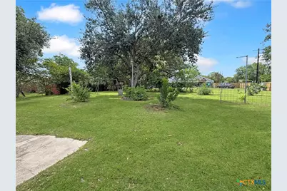204 E Austin Street, Port Lavaca, TX 77979 - Photo 11