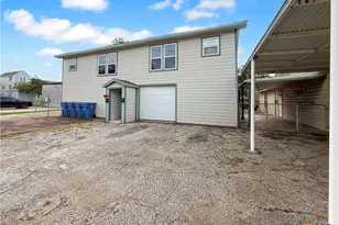 204 E Austin St, Port Lavaca, TX 77979 - Photo 17