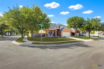 518 Bandera Circle, New Braunfels, TX 78130 - Photo 5