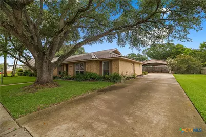 208 Berkshire Lane, Victoria, TX 77904 - Photo 3