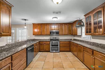 208 Berkshire Lane, Victoria, TX 77904 - Photo 13