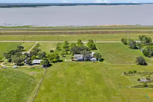 725 Co Rd 428, Lolita, TX 77971 - Photo 33