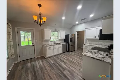 114 Palomino, Victoria, TX 77904 - Photo 3