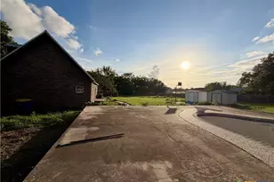 2011 Zint St, Gonzales, TX 78629 - Photo 35