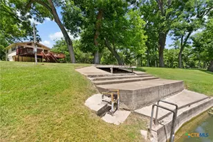 1242 Ervendberg Ave, New Braunfels, TX 78130 - Photo 9