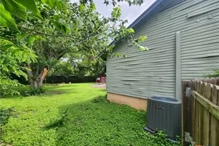 5222 Pine Pl, Austin, TX 78744 - Photo 9