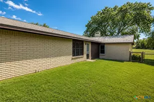 110 Live Oak St, Gonzales, TX 78629 - Photo 19