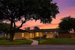 110 Live Oak St, Gonzales, TX 78629 - Photo 1