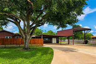 110 Live Oak St, Gonzales, TX 78629 - Photo 13