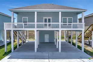 139 Paradise Dr, Rockport, TX 78328 - Photo 1
