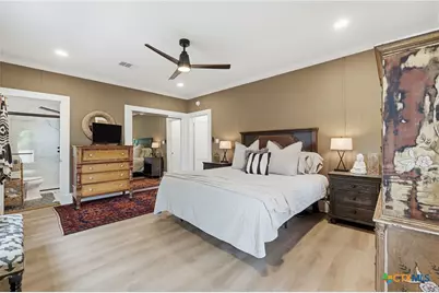 208 S Spring Street, Lampasas, TX 76550 - Photo 17