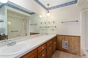 1702 Susan Dr, Kerrville, TX 78028 - Photo 31