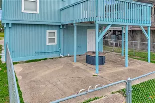 611 W Tyler Ave, Port O'Connor, TX 77982 - Photo 21