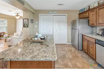 611 W Tyler Avenue, Port O'Connor, TX 77982 - Photo 9