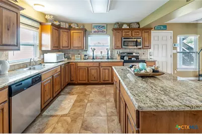 611 W Tyler Avenue, Port O'Connor, TX 77982 - Photo 7