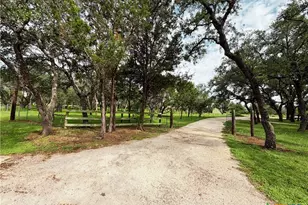 2751 River Oaks Dr, New Braunfels, TX 78132 - Photo 3