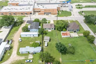 606 E Prairie St, Cuero, TX 77954 - Photo 33