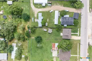 606 E Prairie St, Cuero, TX 77954 - Photo 31