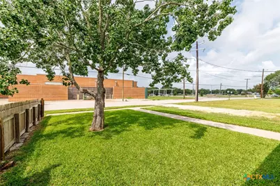606 E Prairie Street, Cuero, TX 77954 - Photo 29