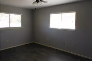 1441 Robin Ln, Seguin, TX 78155 - Photo 7