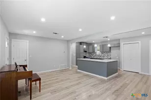 2201 E Colorado St, Victoria, TX 77901 - Photo 17