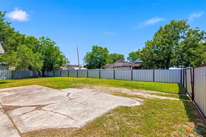 2201 E Colorado Street, Victoria, TX 77901 - Photo 7