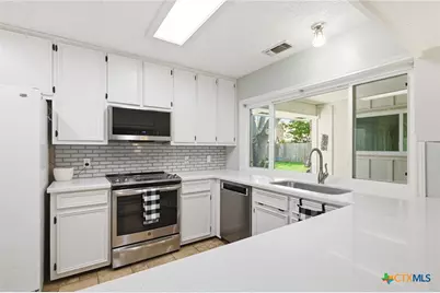 805 Santa Fe, Victoria, TX 77904 - Photo 3