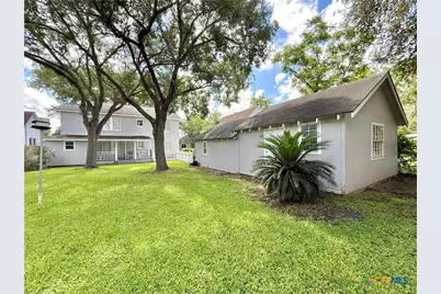 1403 N Bridge Street, Victoria, TX 77901 - Photo 33
