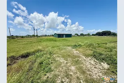 422 N Quailrun Avenue, Port Lavaca, TX 77979 - Photo 3