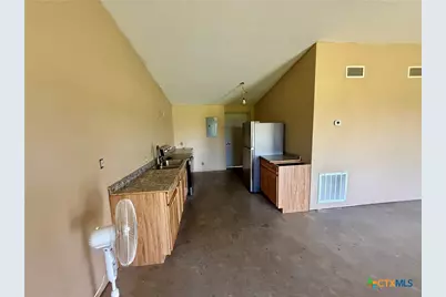 422 N Quailrun Avenue, Port Lavaca, TX 77979 - Photo 7