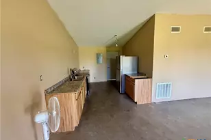 422 N Quailrun Ave, Port Lavaca, TX 77979 - Photo 7