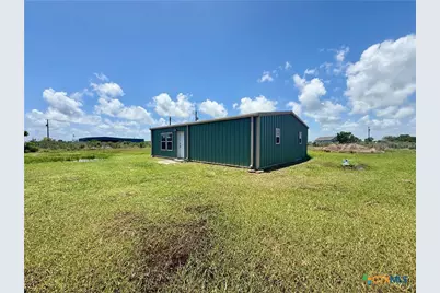 422 N Quailrun Avenue, Port Lavaca, TX 77979 - Photo 1
