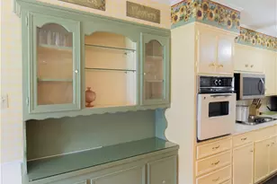 301 Berkshire Ln, Victoria, TX 77904 - Photo 9