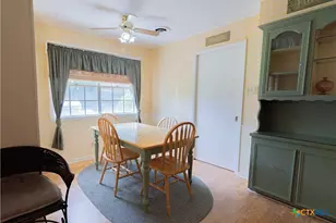 301 Berkshire Ln, Victoria, TX 77904 - Photo 11