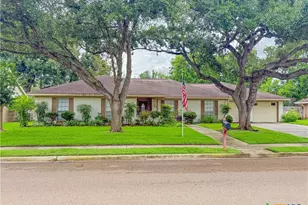 301 Berkshire Ln, Victoria, TX 77904 - Photo 1