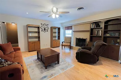 301 Berkshire Lane, Victoria, TX 77904 - Photo 5