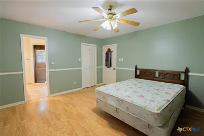 301 Berkshire Lane, Victoria, TX 77904 - Photo 17