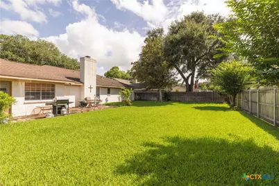 301 Berkshire Lane, Victoria, TX 77904 - Photo 37