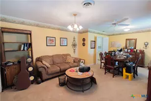 301 Berkshire Ln, Victoria, TX 77904 - Photo 3