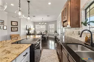 412 Elmwood Dr, New Braunfels, TX 78130 - Photo 9