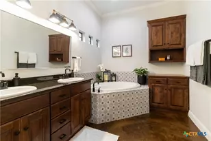 412 Elmwood Dr, New Braunfels, TX 78130 - Photo 15